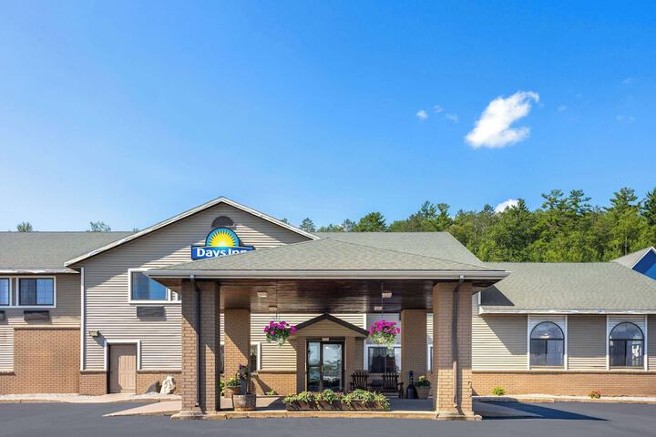 Hotel 4 of 76