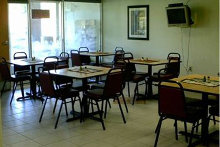 Campton Parkway Inn
