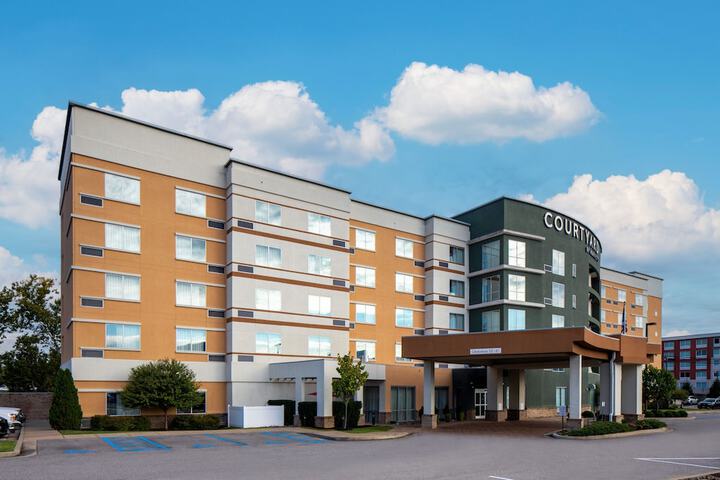 Courtyard by Marriott Charleston Downtown / Civic Center
