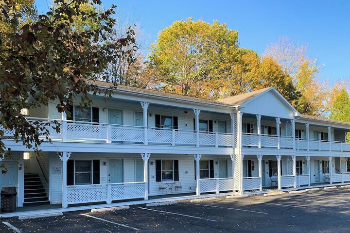 Cedar Crest Inn