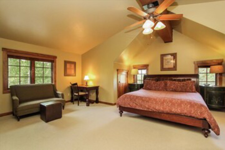 Discovery Chalet 374 - Three Bedroom Cabin