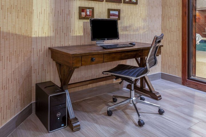 Business Center 31 of 31