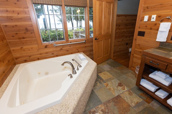 Hot Tub 175 of 192