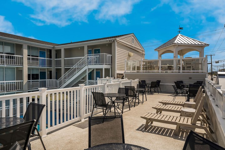 Sundeck 68 of 71