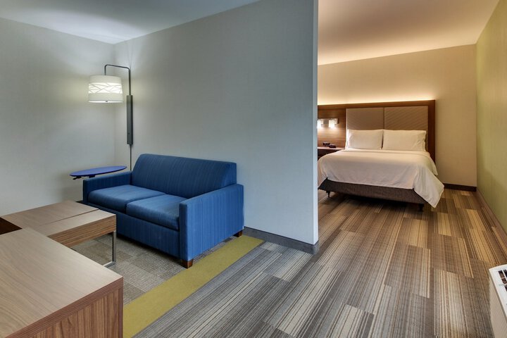 Room 33 of 91