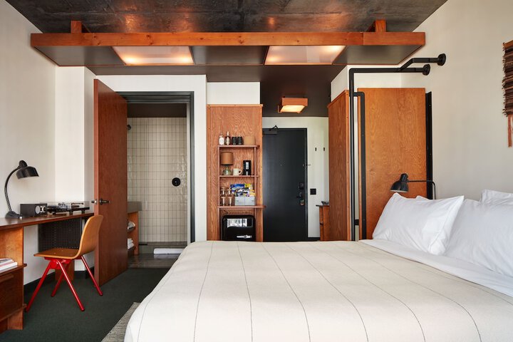 Room 16 of 24
