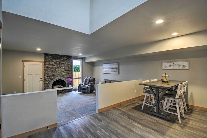 Luxurious Tacoma Retreat w / Quartz Countertops!