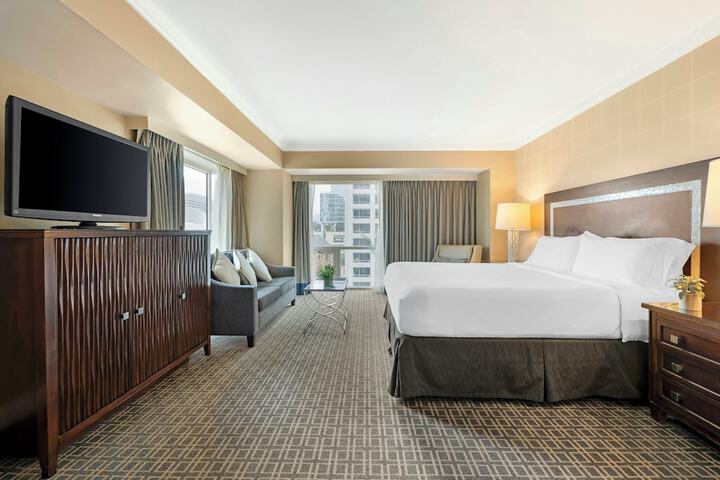 Omni Los Angeles Hotel at California Plaza
