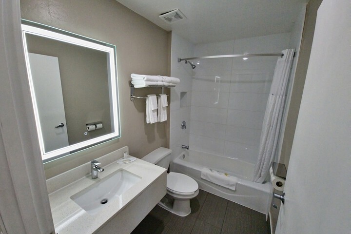 Room 31 of 65