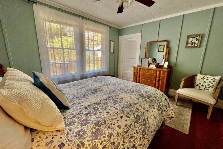 Room 37 of 113