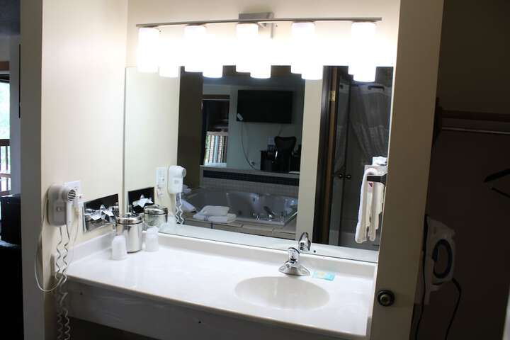 American Inn and Suites Ionia