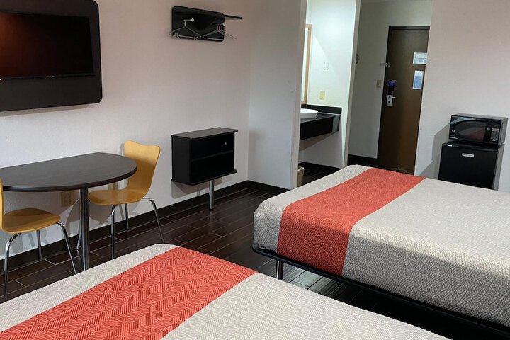 Room 33 of 35