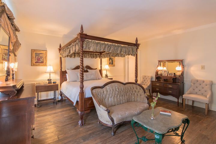 Room 43 of 63