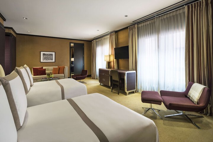 Room 32 of 70