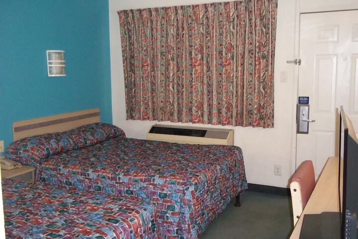 Room 14 of 16