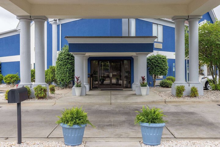 Hotel 6 of 43