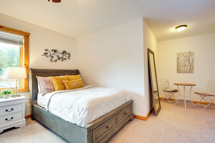 Lake Minocqua Condo w / Shared Fire Pit!