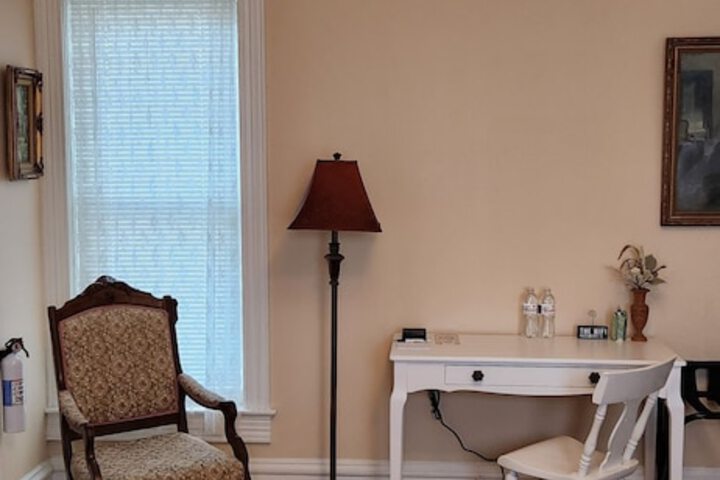 Oaklawn Inn LLC