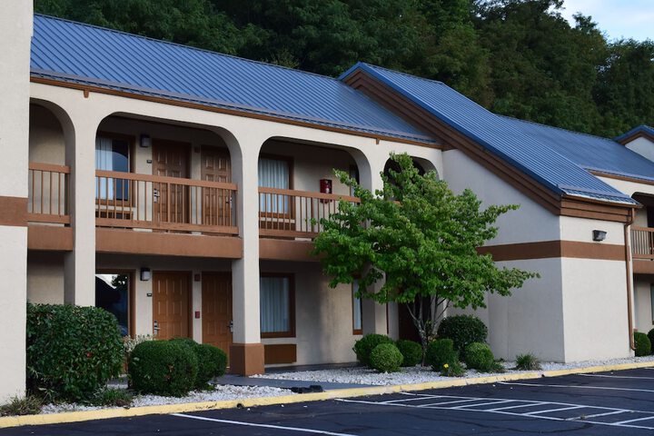 Hotel 8 of 72