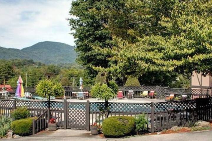 Highland Manor Inn