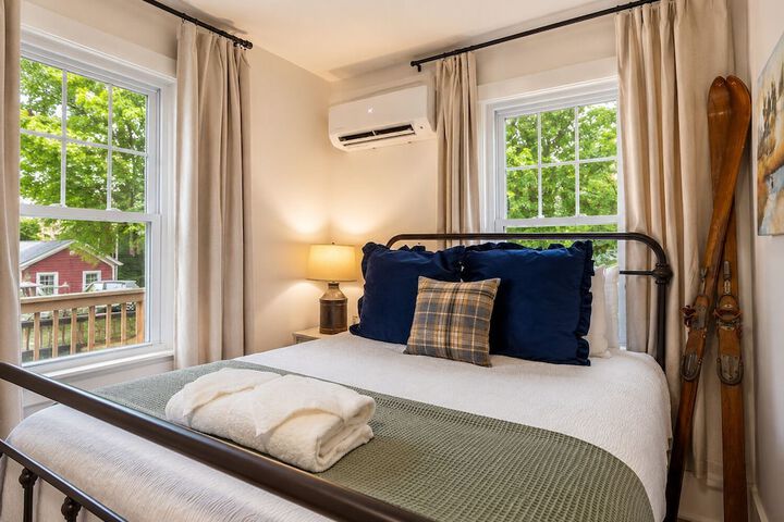 The Aurora Inn & Cottages