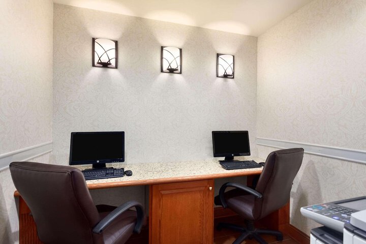 Business Center 32 of 33