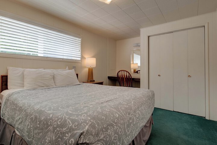 Ester Lee Oceanview Inn