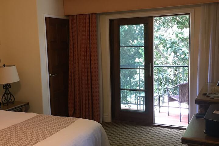 Room 146 of 221