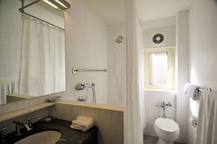 Room 64 of 185
