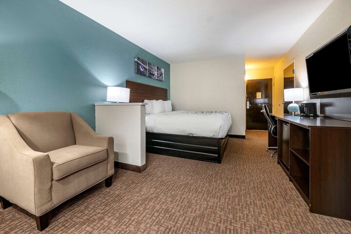 Room 33 of 39