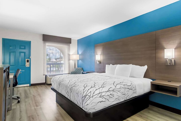 Room 21 of 25