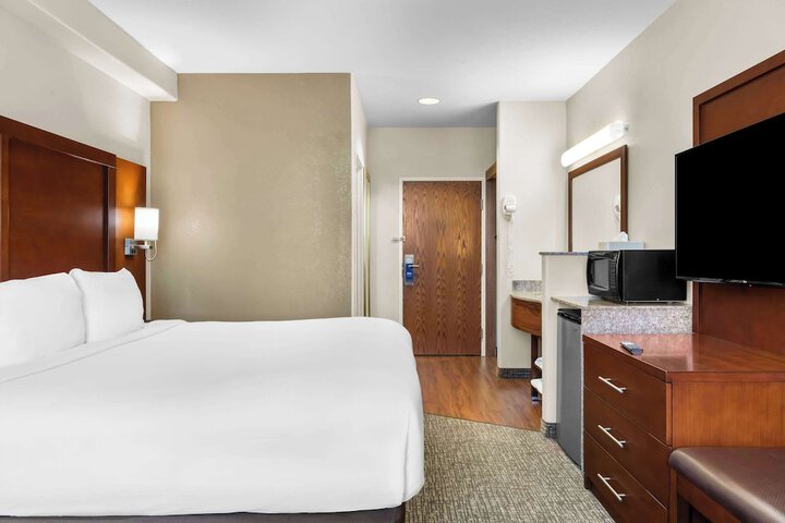 Room 16 of 37