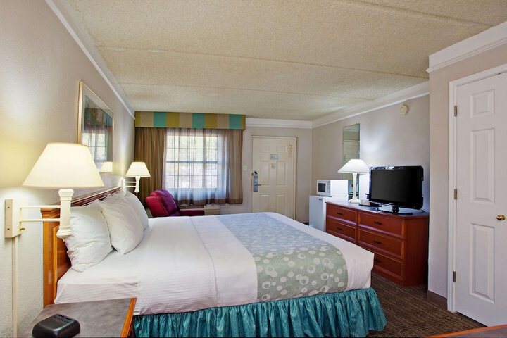 Room 10 of 20