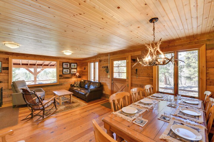Idyllic Twin Lakes Escape w / Views of the Lakes