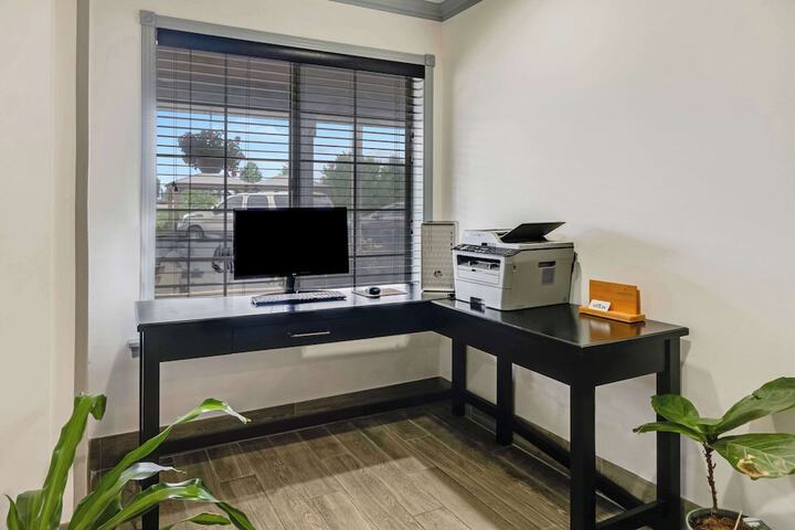 Business Center 85 of 86