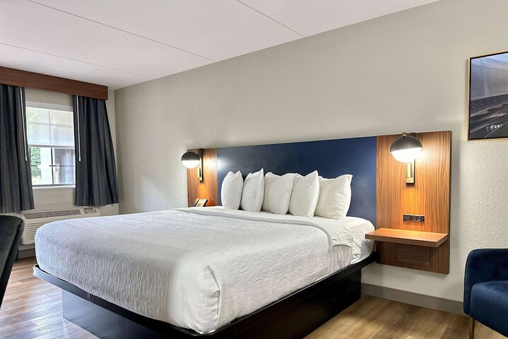 Room 15 of 32
