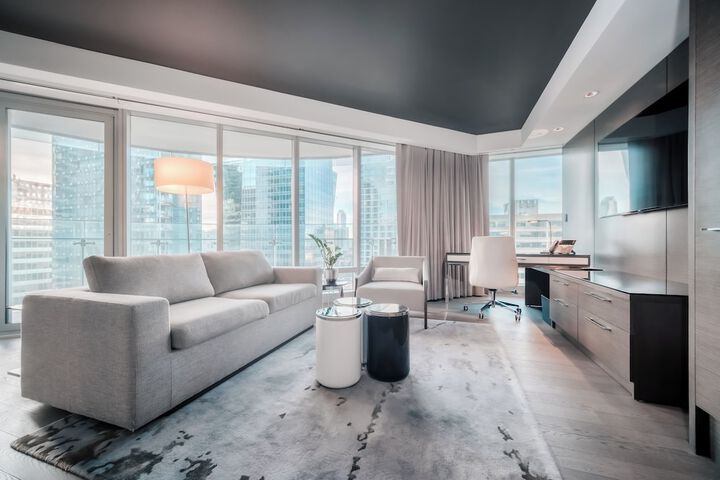 Paradox Vancouver