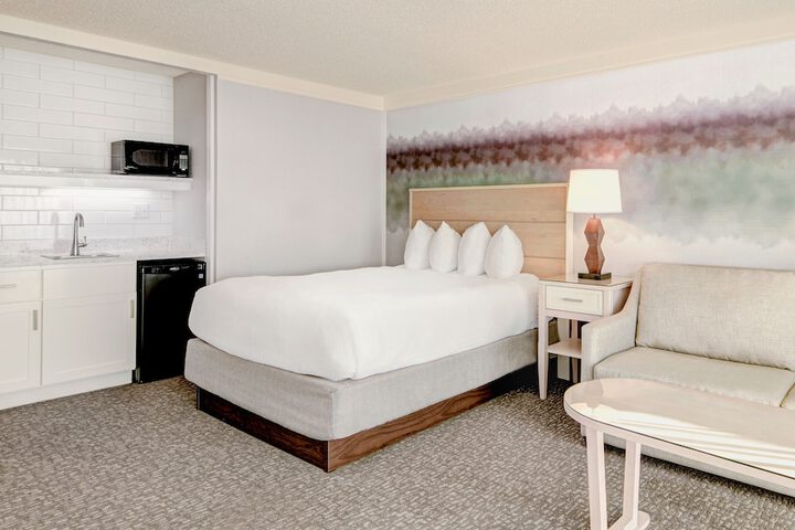 Hallmark Resort - Newport