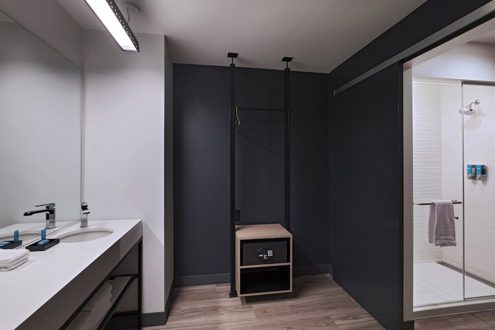Room 18 of 34