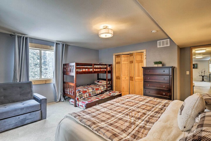 Secluded Alpine Home in Alma w / Mountain Views!
