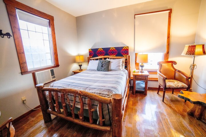Oaak Tree Hotel