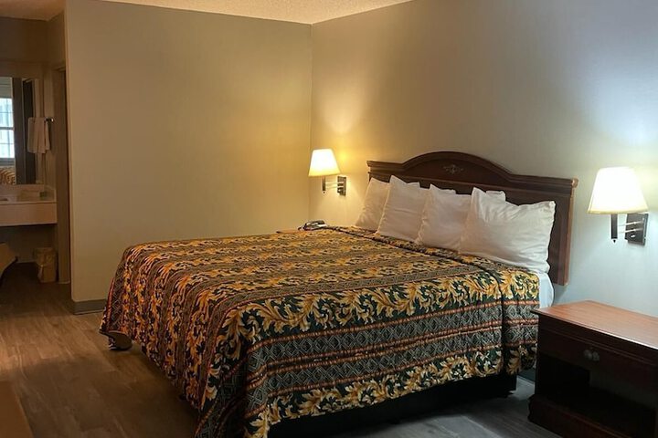 Room 6 of 11