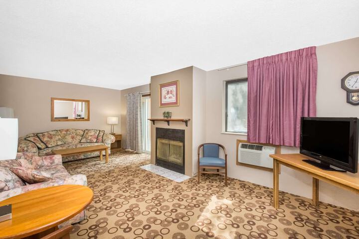 Room 9 of 38