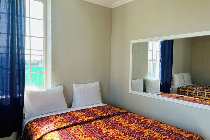 Room 14 of 17