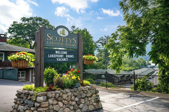 Scottys Lakeside Resort