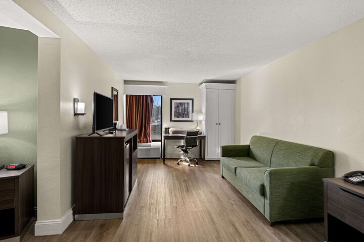 Room 34 of 40