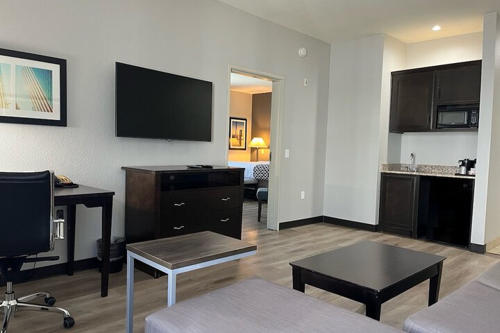 Room 12 of 28