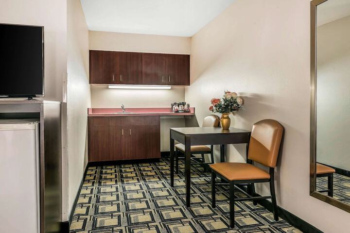 Room 22 of 60