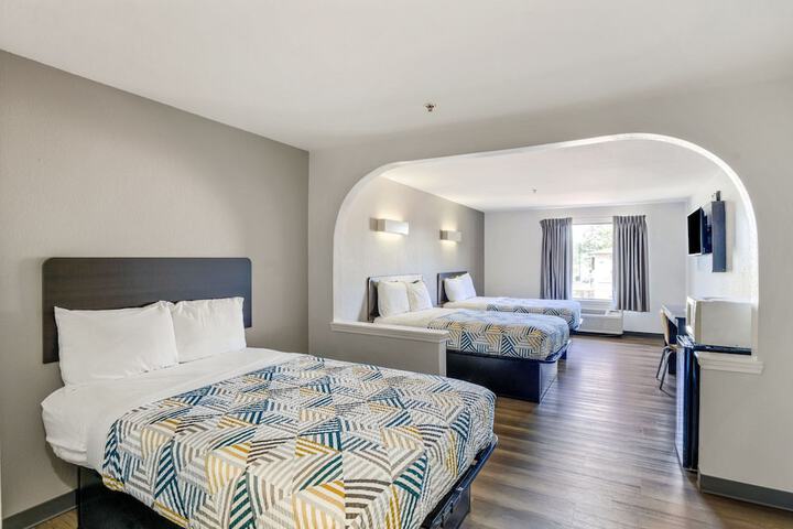 Room 16 of 33