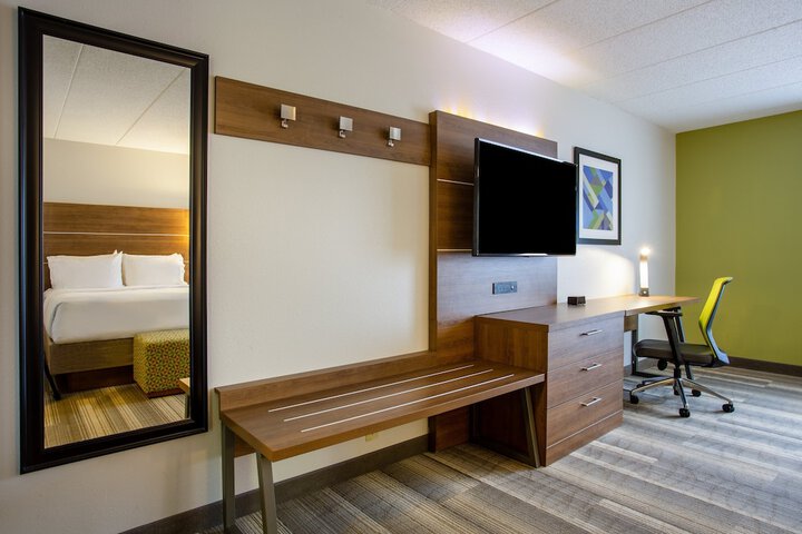 Room 9 of 40